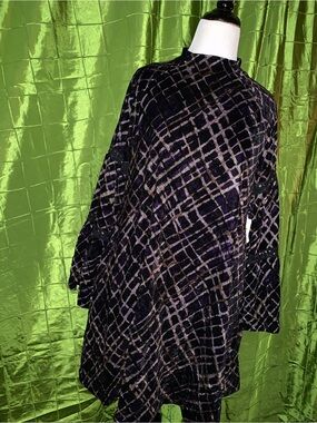 Laundry By Shelli Segal Black and Purple Patterned Swing Coat